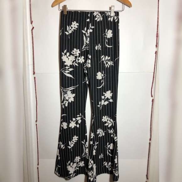 ✨FLOWERS PRINT BLACK CASUAL WOMEN PANTS (M) - Picture 2 of 4